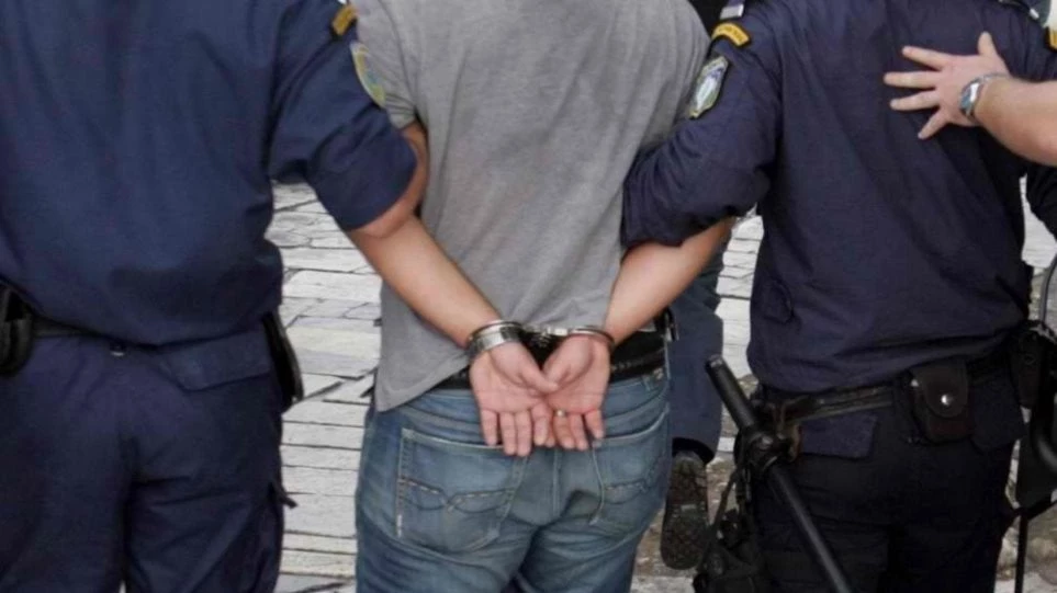 Συλλήψεις σε Κάλυμνο, Σαντορίνη και Βόλο: Ναρκωτικά , πλαστογραφία, φοροδιαφυγή